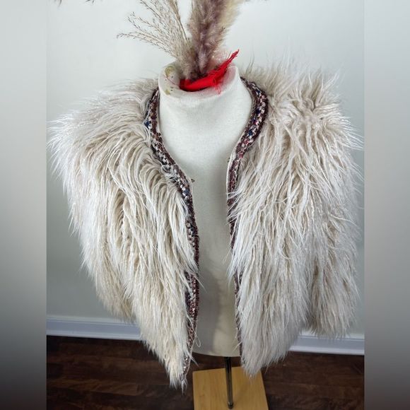 LIGHT fluffy ZARA BASICS woman’s jacket || Size Small || Zara light coat fall - Picture 8 of 13